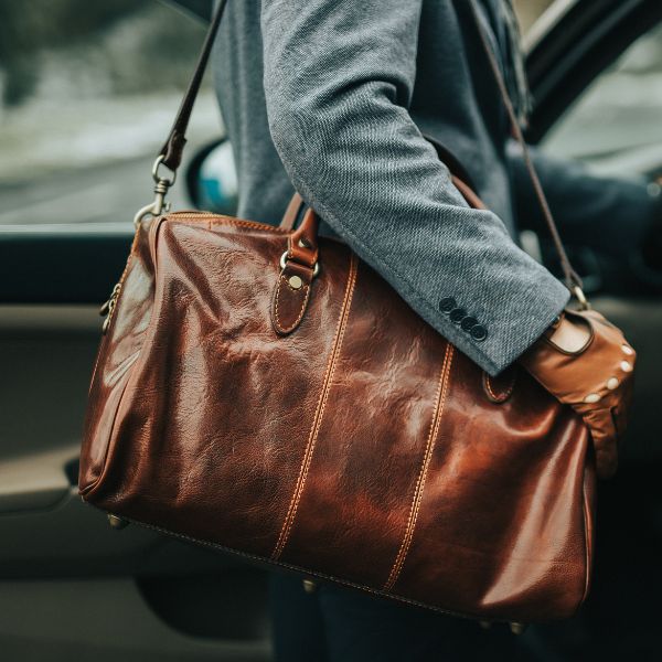 The Best Way to Carry Items Abroad and Not Look Like a Tourist